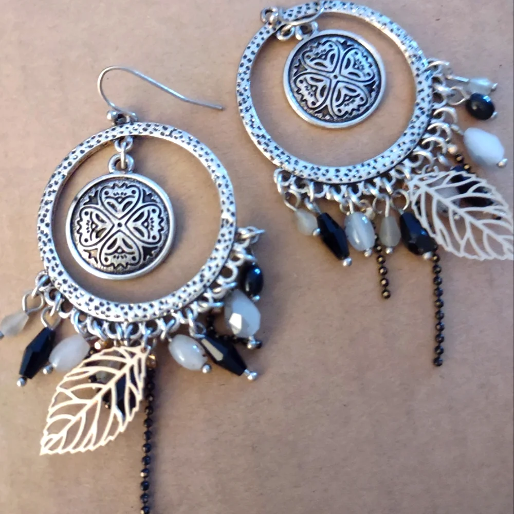 Beautiful Beaded earrings - Picture 1 of 3